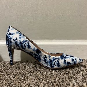 Kelly&Katie heels, blue and white, size 8